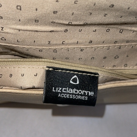 Liz Claiborne arm purse/clutch with removable 24” strap & magnetic snap closure - Picture 3 of 12